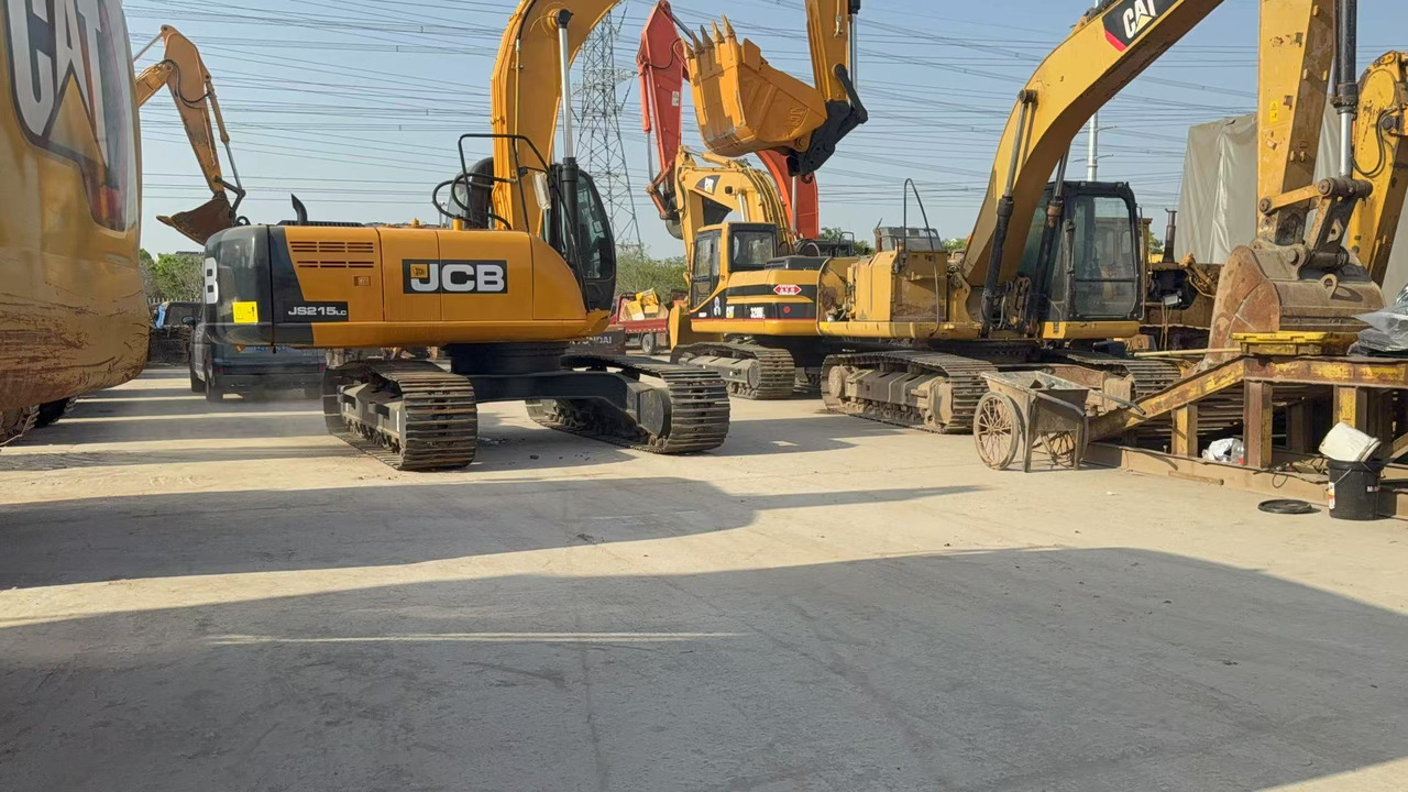 JCB JS215LC - Lánctalpas kotró: 1 kép. JCB JS215LC - Lánctalpas kotró: 1 kép.