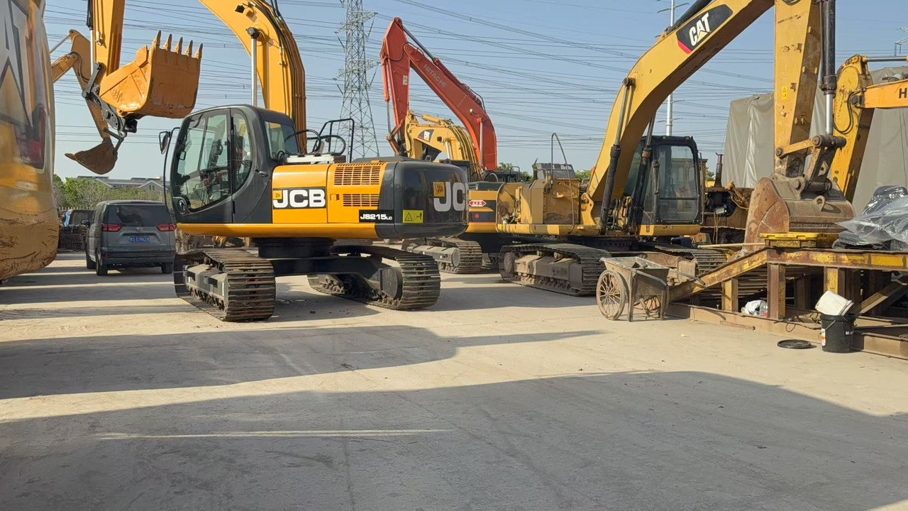 JCB JS215LC - Lánctalpas kotró: 3 kép. JCB JS215LC - Lánctalpas kotró: 3 kép.