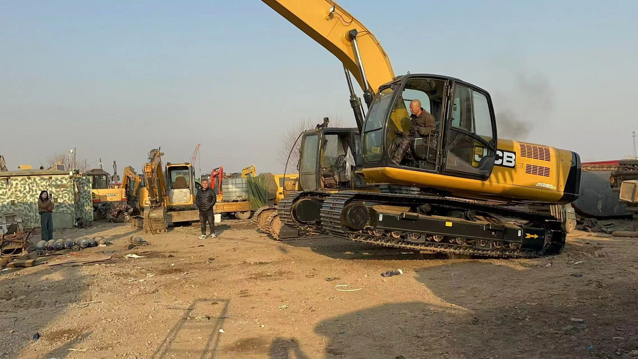 JCB JS220LC - Lánctalpas kotró: 2 kép. JCB JS220LC - Lánctalpas kotró: 2 kép.