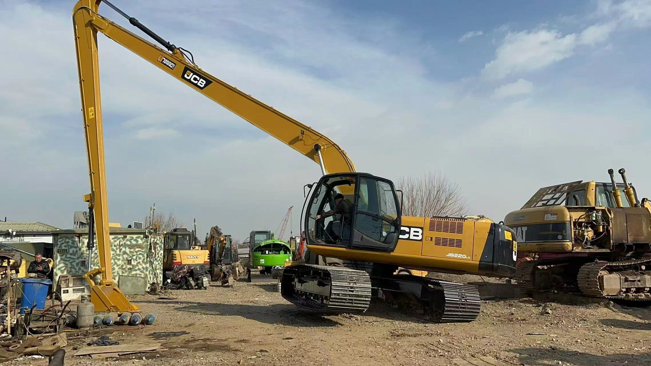 JCB JS220LC - Lánctalpas kotró: 4 kép. JCB JS220LC - Lánctalpas kotró: 4 kép.