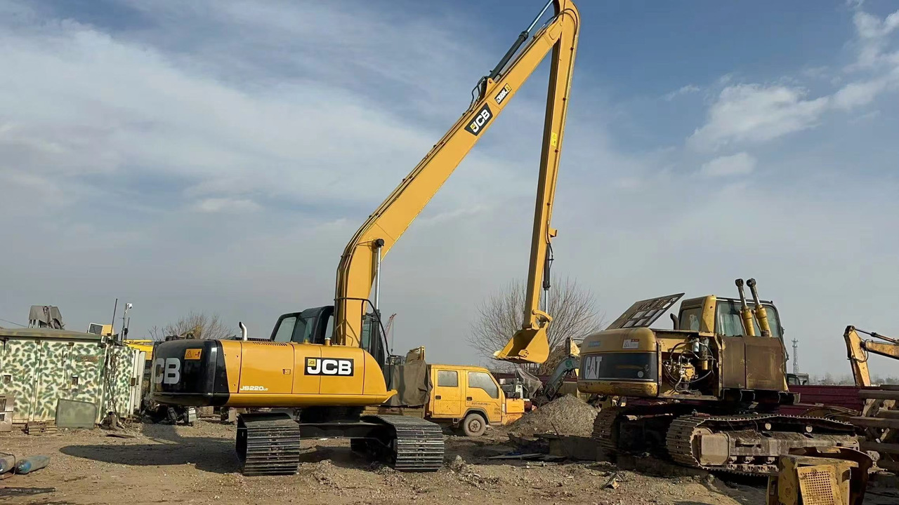 JCB JS220LC - Lánctalpas kotró: 3 kép. JCB JS220LC - Lánctalpas kotró: 3 kép.
