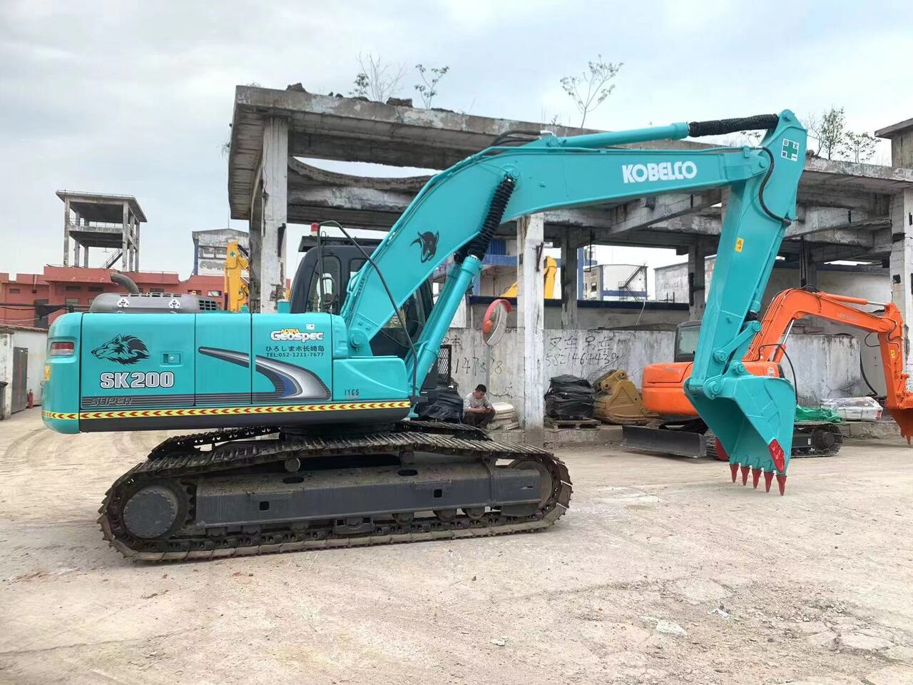 KOBELCO SK200-8 - Lánctalpas kotró: 1 kép. KOBELCO SK200-8 - Lánctalpas kotró: 1 kép.