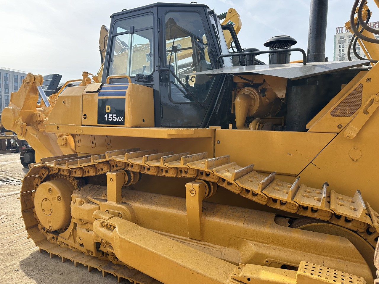KOMATSU D155A-2 - Buldózer: 2 kép. KOMATSU D155A-2 - Buldózer: 2 kép.