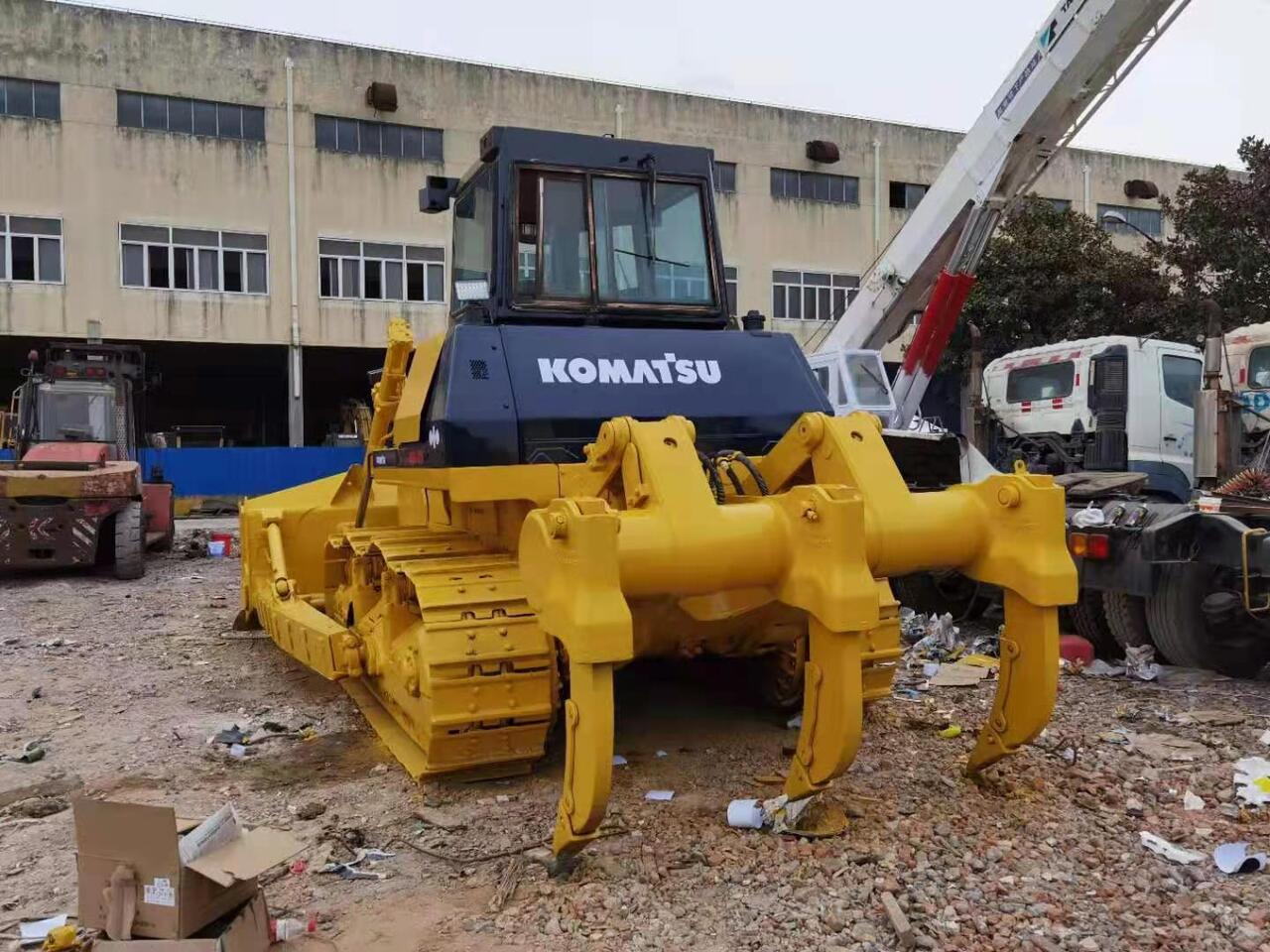 KOMATSU D85-21 - Buldózer: 4 kép. KOMATSU D85-21 - Buldózer: 4 kép.