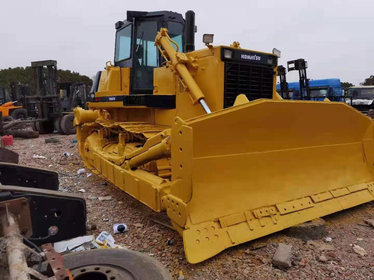 KOMATSU D85-21 - Buldózer: 5 kép. KOMATSU D85-21 - Buldózer: 5 kép.
