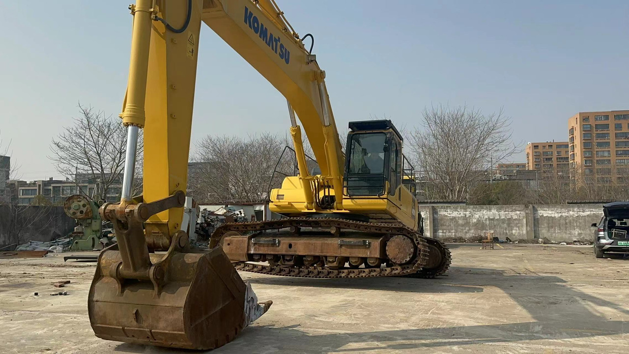 KOMATSU PC400-8R - Kotrógép: 2 kép. KOMATSU PC400-8R - Kotrógép: 2 kép.