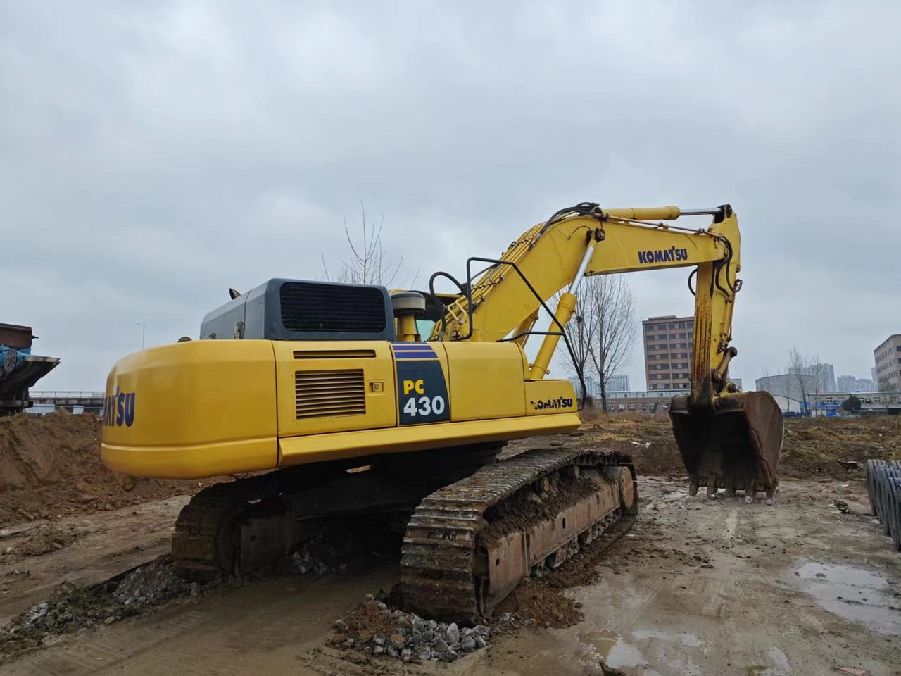 KOMATSU PC430-8-excavator - Lánctalpas kotró: 1 kép. KOMATSU PC430-8-excavator - Lánctalpas kotró: 1 kép.