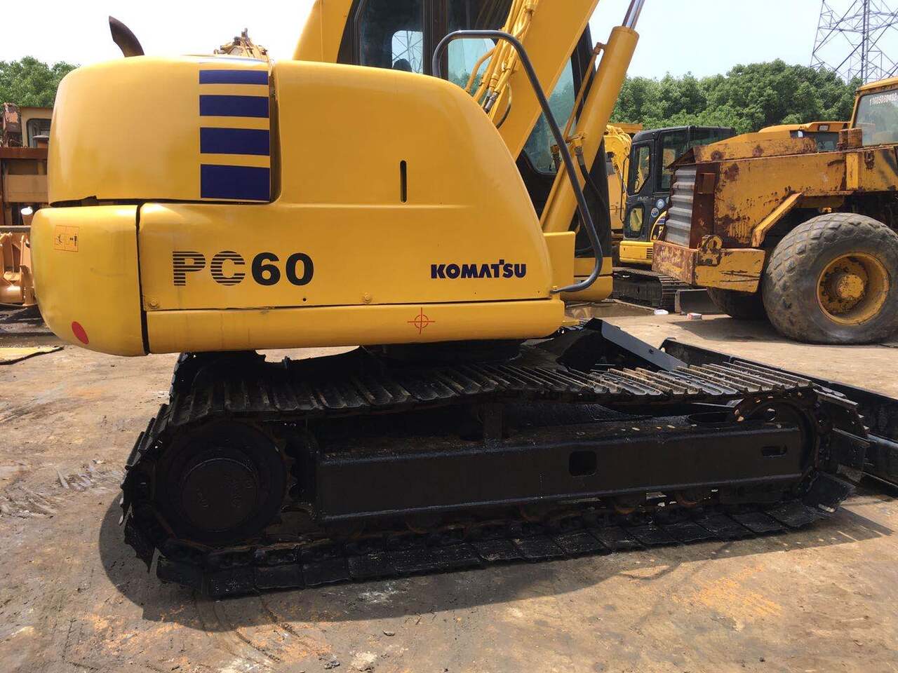 KOMATSU PC60-7 - Minikotró: 4 kép. KOMATSU PC60-7 - Minikotró: 4 kép.