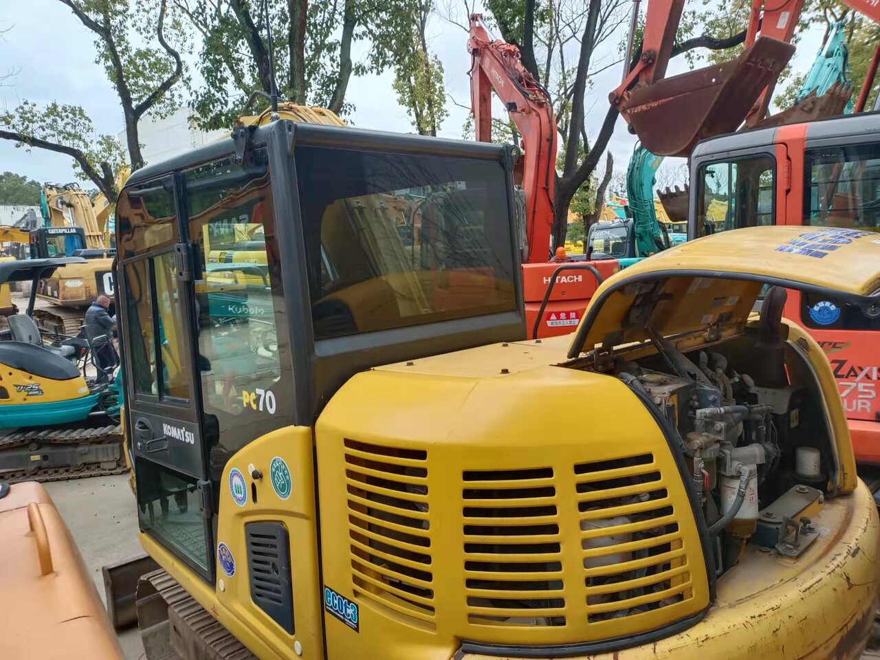 KOMATSU PC70 - Minikotró: 2 kép. KOMATSU PC70 - Minikotró: 2 kép.