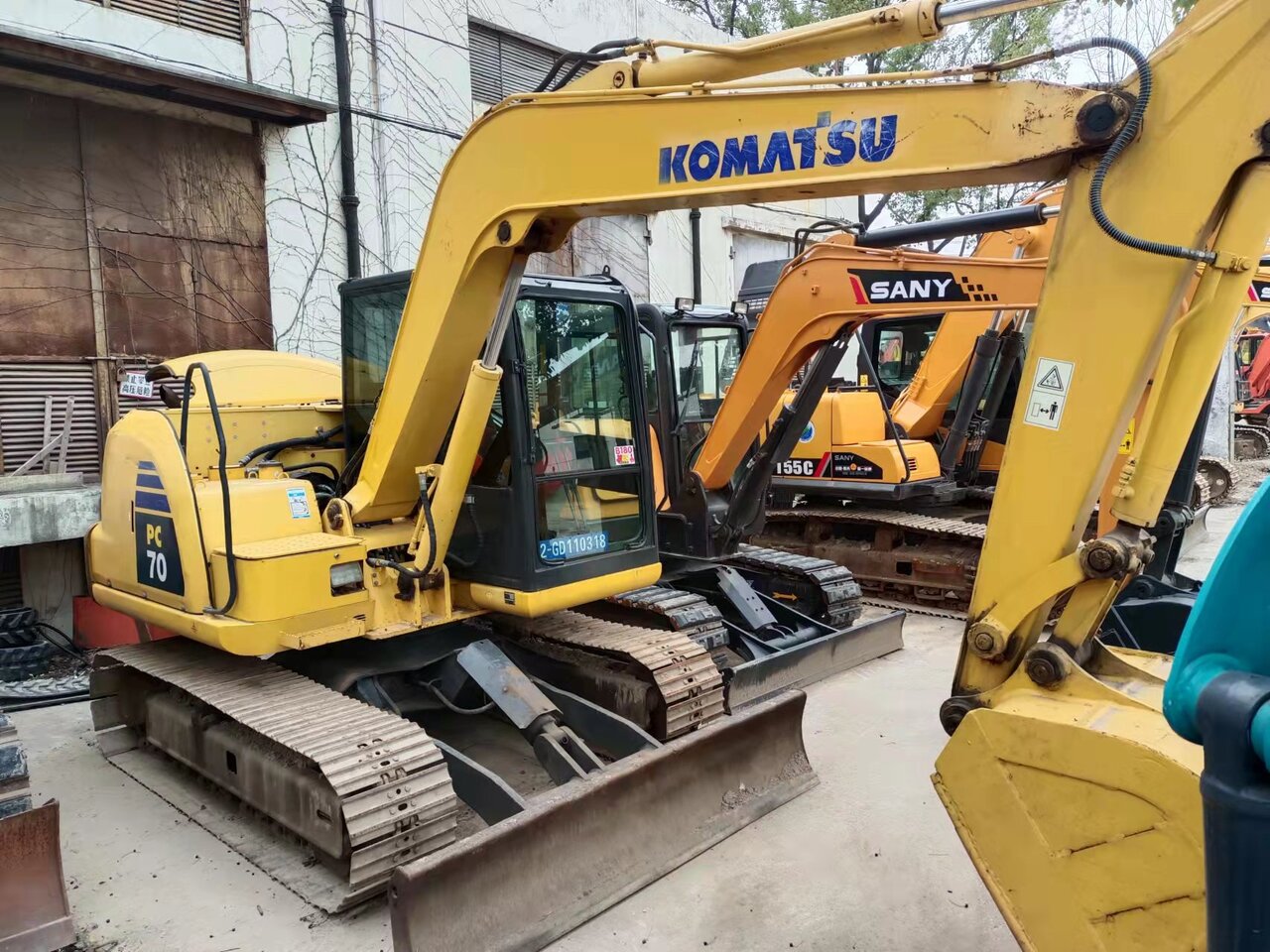 KOMATSU PC70-mini excavator - Minikotró: 2 kép. KOMATSU PC70-mini excavator - Minikotró: 2 kép.