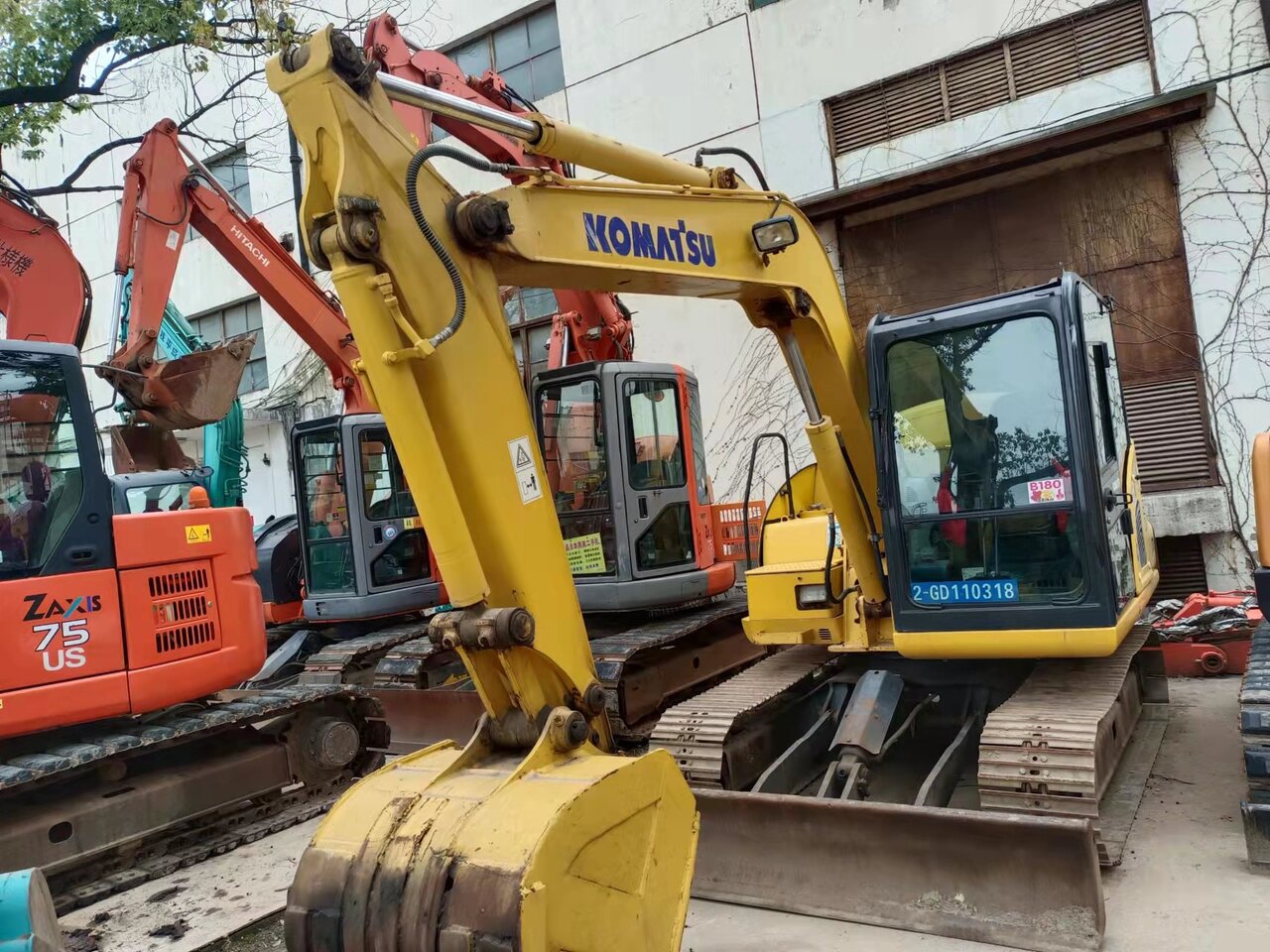 KOMATSU PC70-mini excavator - Minikotró: 4 kép. KOMATSU PC70-mini excavator - Minikotró: 4 kép.