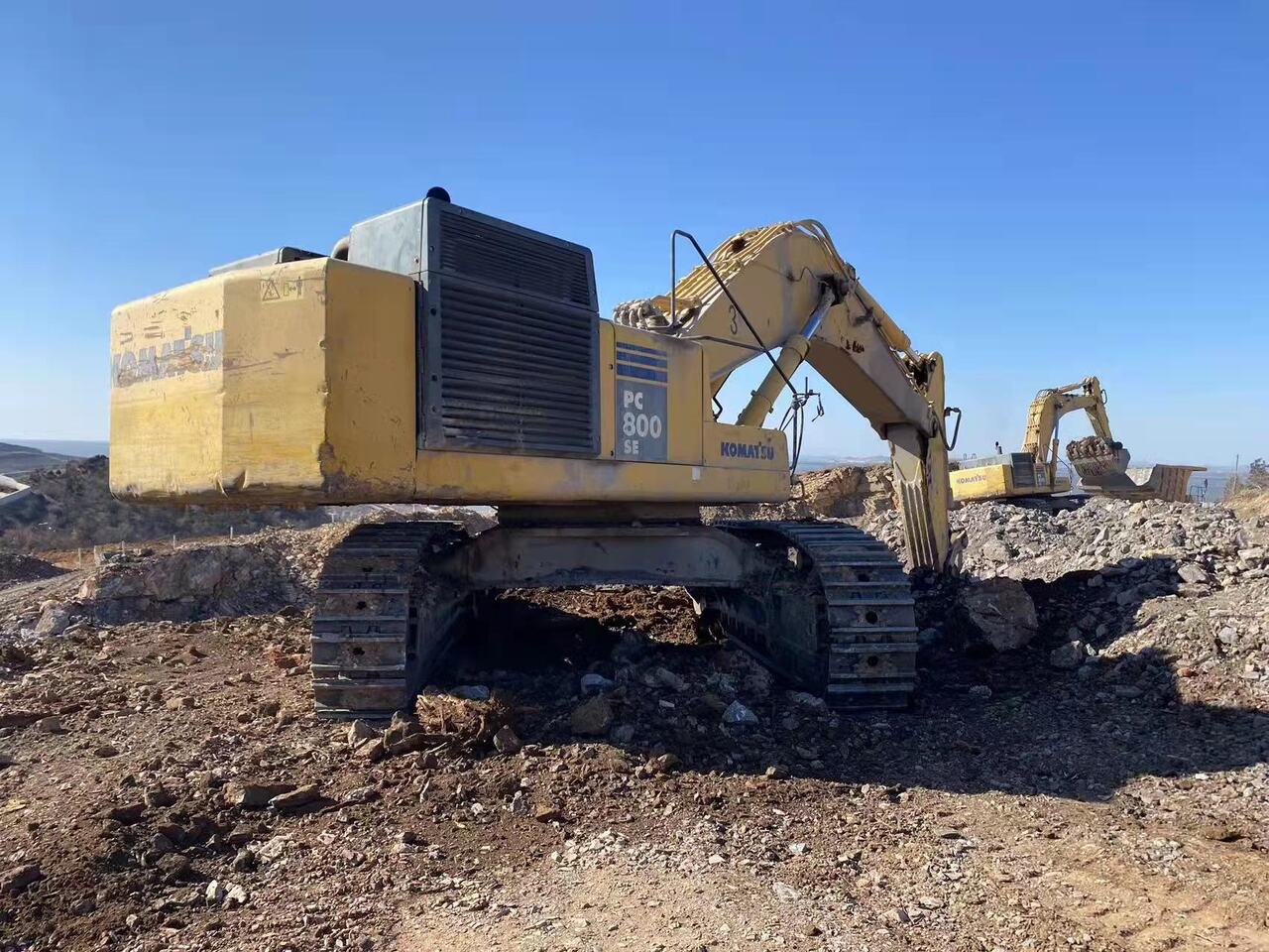 KOMATSU PC800SE-7-excavator - Lánctalpas kotró: 2 kép. KOMATSU PC800SE-7-excavator - Lánctalpas kotró: 2 kép.