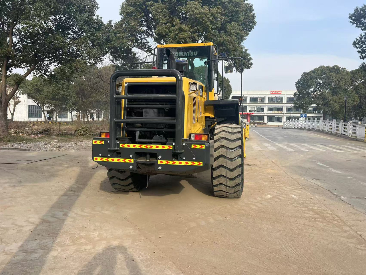 KOMATSU WA380-6 - Gumikerekes homlokrakodó: 2 kép. KOMATSU WA380-6 - Gumikerekes homlokrakodó: 2 kép.