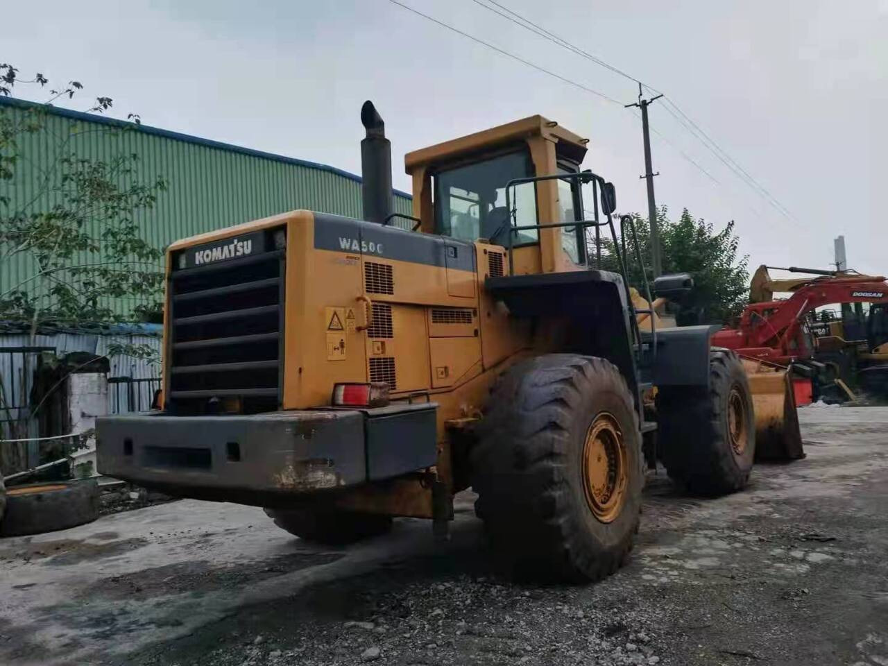 KOMATSU WA500-3 - Gumikerekes homlokrakodó: 2 kép. KOMATSU WA500-3 - Gumikerekes homlokrakodó: 2 kép.