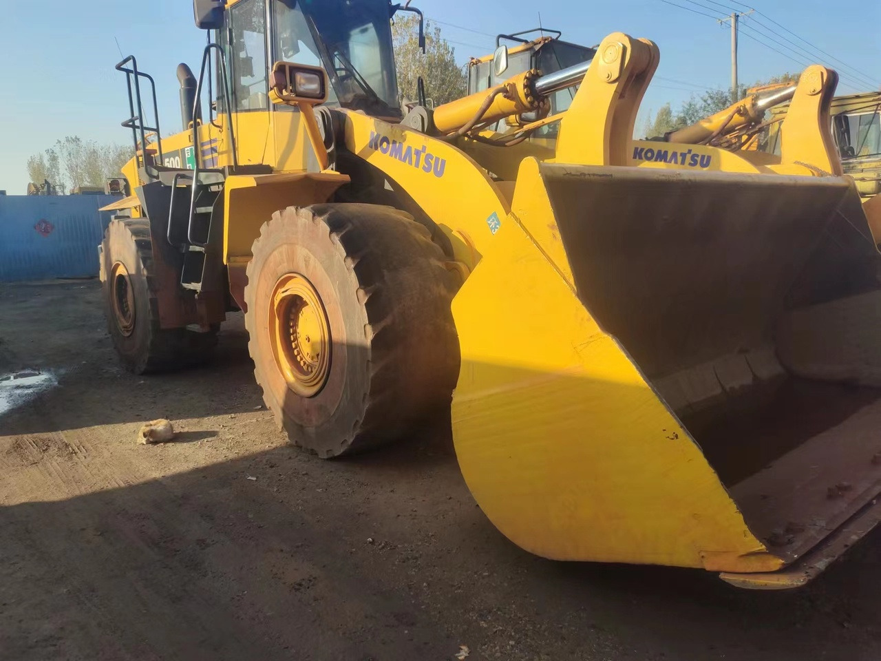 KOMATSU WA500-6 - Gumikerekes homlokrakodó: 5 kép. KOMATSU WA500-6 - Gumikerekes homlokrakodó: 5 kép.