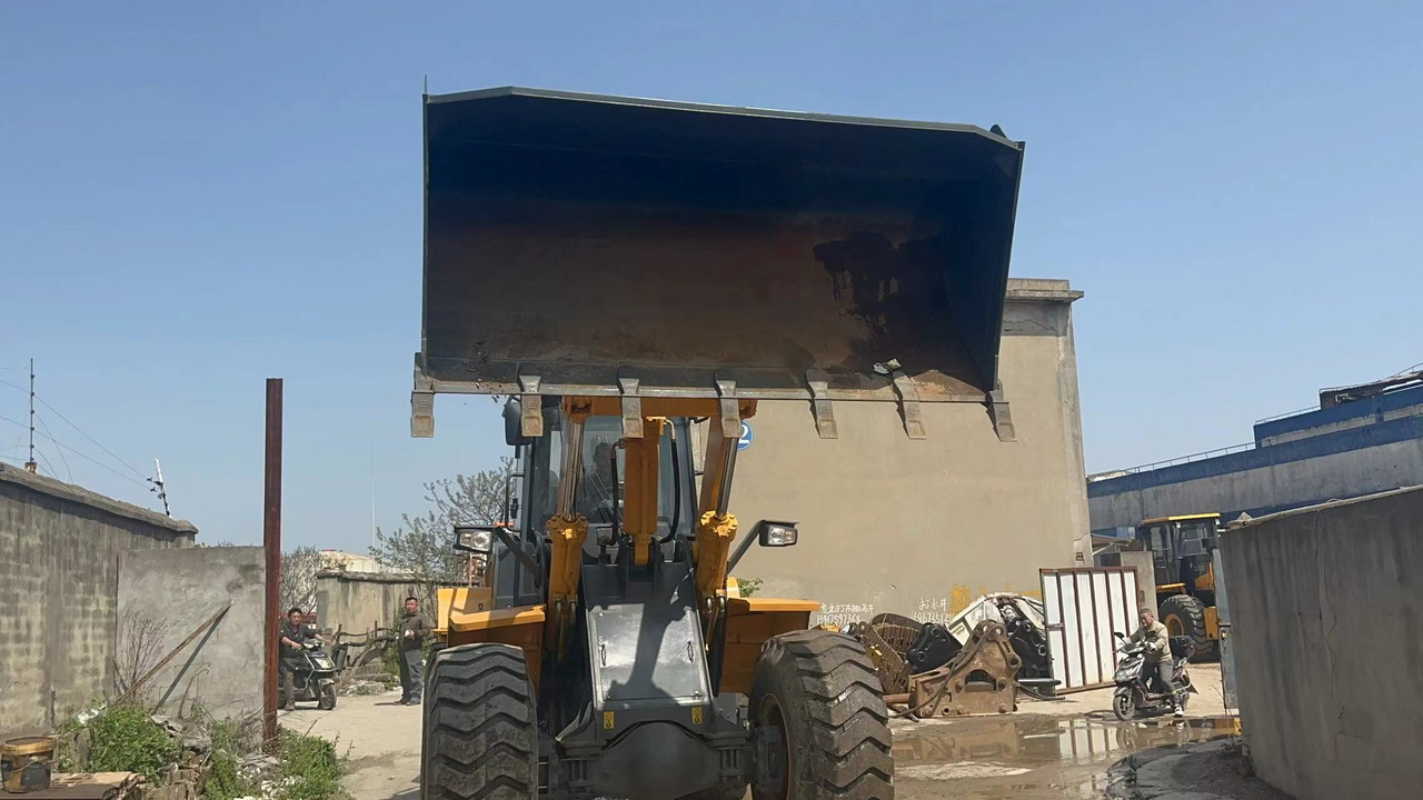 LIUGONG 855H - Gumikerekes homlokrakodó: 4 kép. LIUGONG 855H - Gumikerekes homlokrakodó: 4 kép.