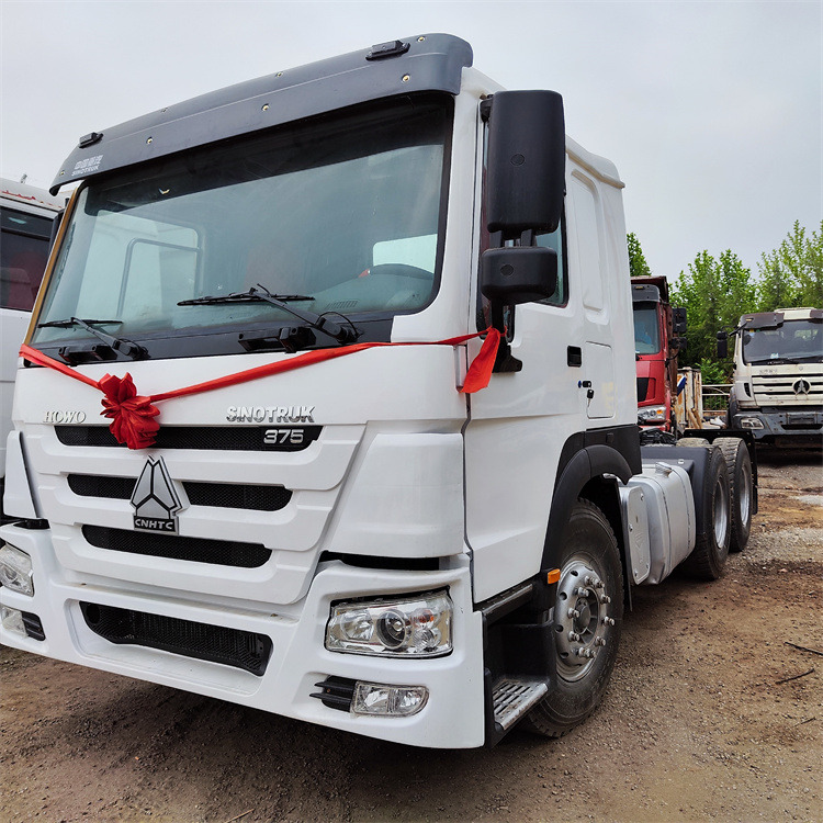 HOWO 6x4 375hp tractor-white - Nyergesvontató: 1 kép. HOWO 6x4 375hp tractor-white - Nyergesvontató: 1 kép.
