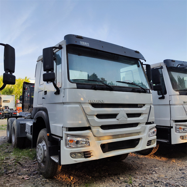 HOWO HOWO 6x4 375 tractor - Nyergesvontató: 4 kép. HOWO HOWO 6x4 375 tractor - Nyergesvontató: 4 kép.