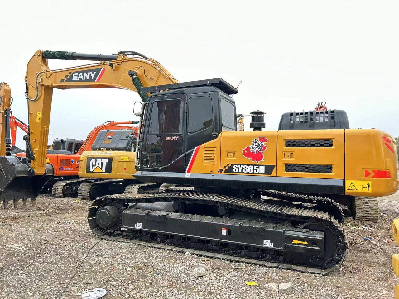 SANY SY365H - Kotrógép: 2 kép. SANY SY365H - Kotrógép: 2 kép.