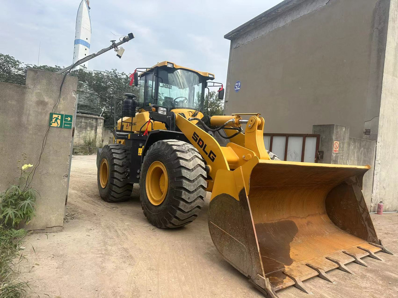 SDLG LG956F - Lánctalpas kotró: 1 kép. SDLG LG956F - Lánctalpas kotró: 1 kép.