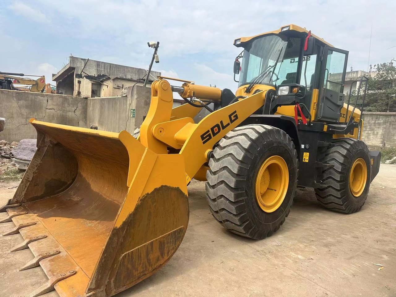 SDLG LG956F - Lánctalpas kotró: 3 kép. SDLG LG956F - Lánctalpas kotró: 3 kép.