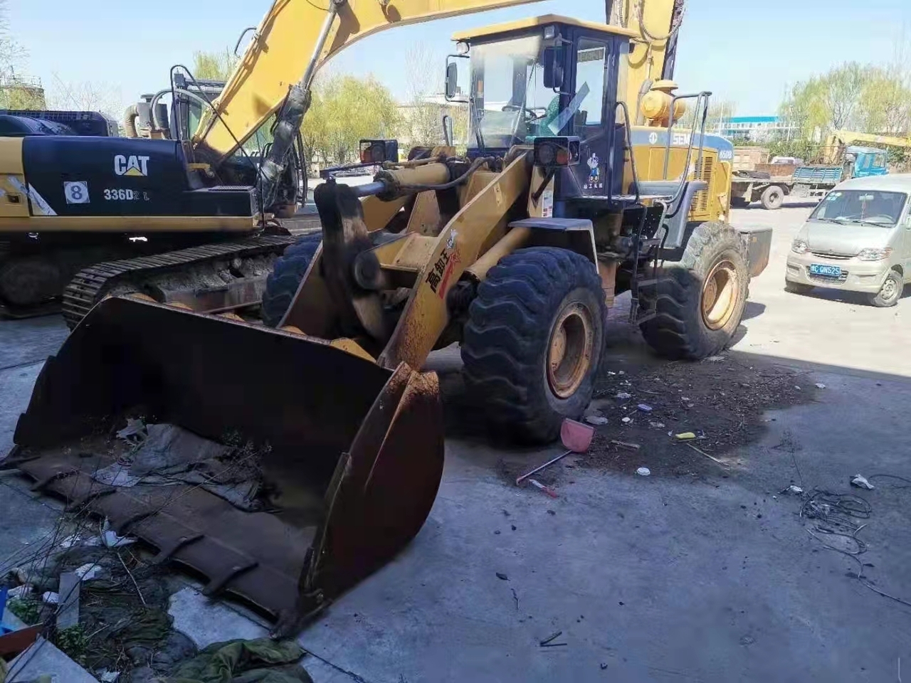 SEM 650B - Gumikerekes homlokrakodó: 2 kép. SEM 650B - Gumikerekes homlokrakodó: 2 kép.