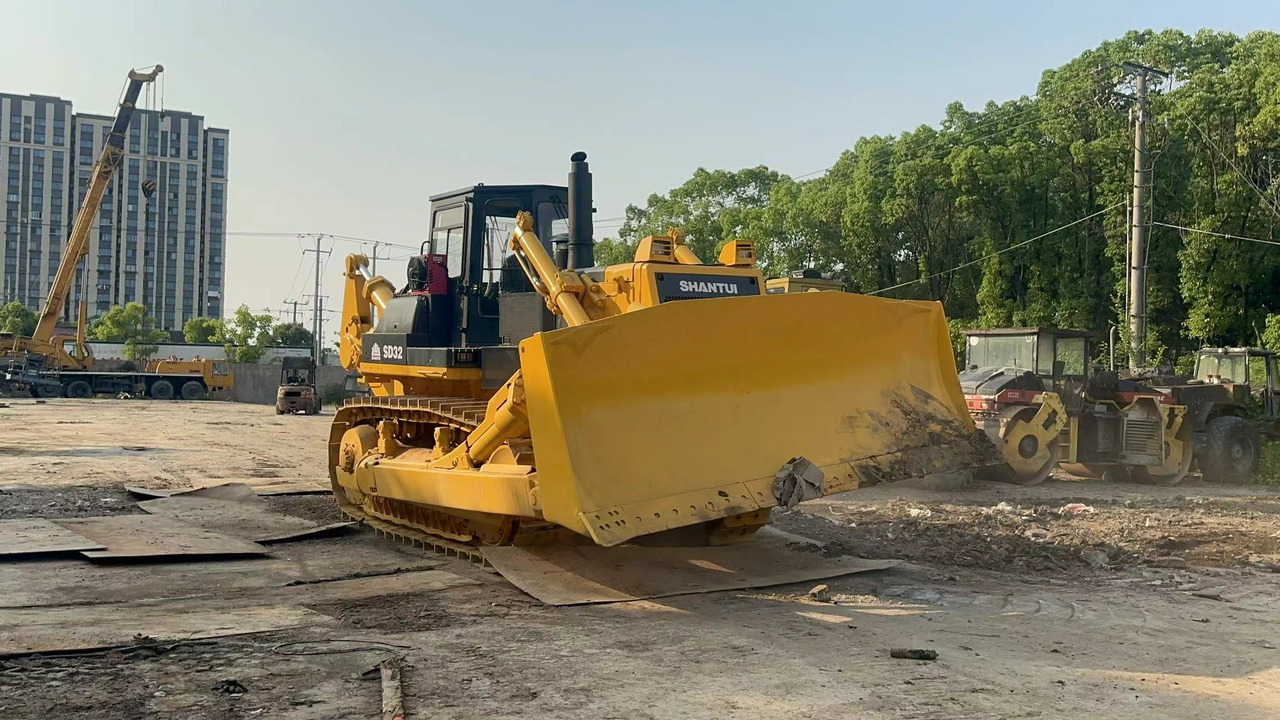 SHANTUI SD32 - Buldózer: 3 kép. SHANTUI SD32 - Buldózer: 3 kép.