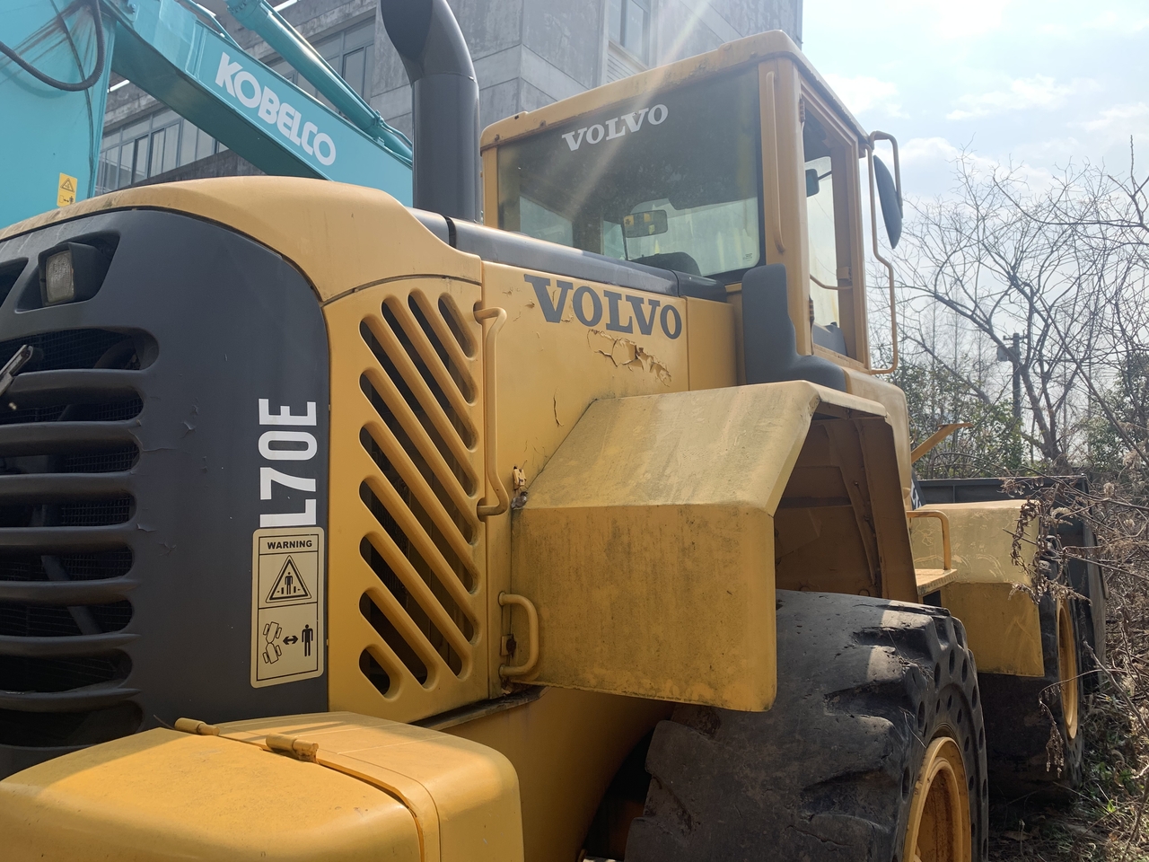 VOLVO L70E - Gumikerekes homlokrakodó: 5 kép. VOLVO L70E - Gumikerekes homlokrakodó: 5 kép.