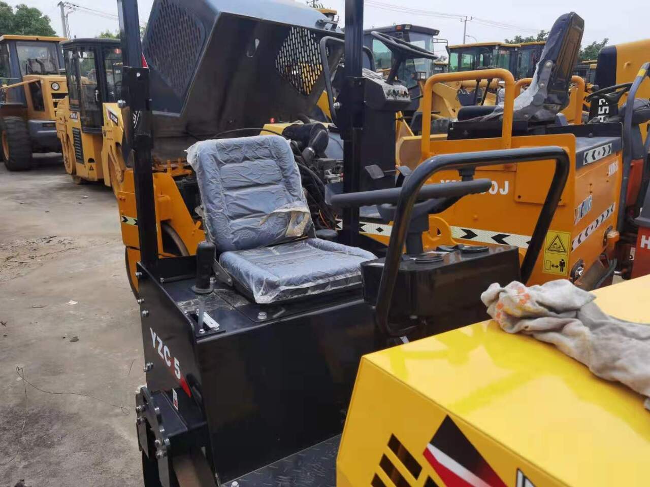 XCMG XCMG-YZC5 -roller - Henger: 4 kép. XCMG XCMG-YZC5 -roller - Henger: 4 kép.