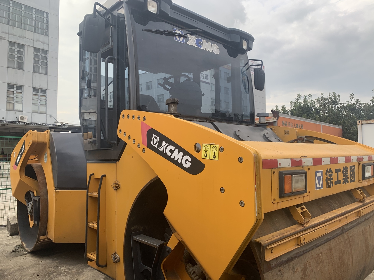 XCMG XD143 - Henger: 2 kép. XCMG XD143 - Henger: 2 kép.