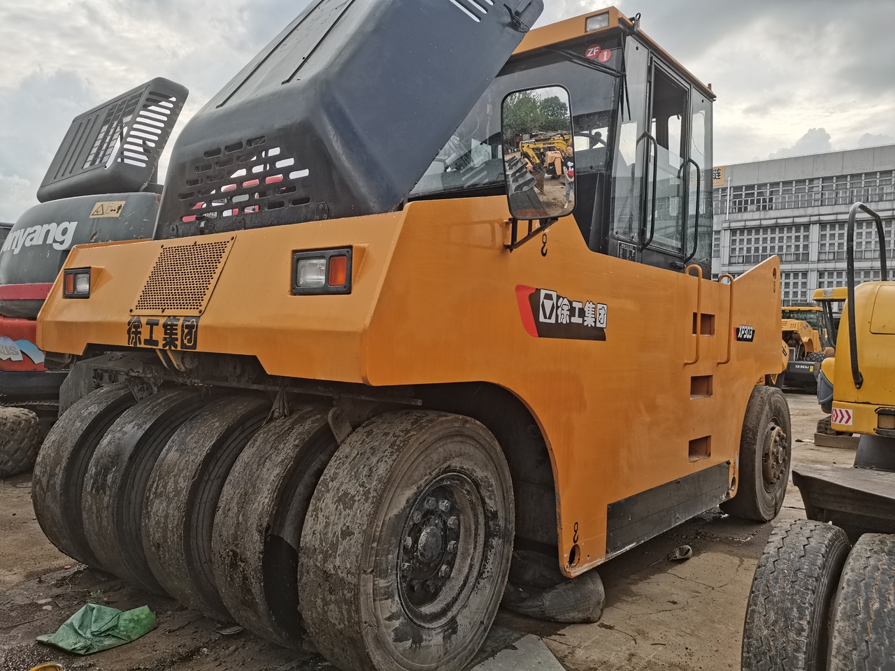 XCMG XP303 - Henger: 2 kép. XCMG XP303 - Henger: 2 kép.