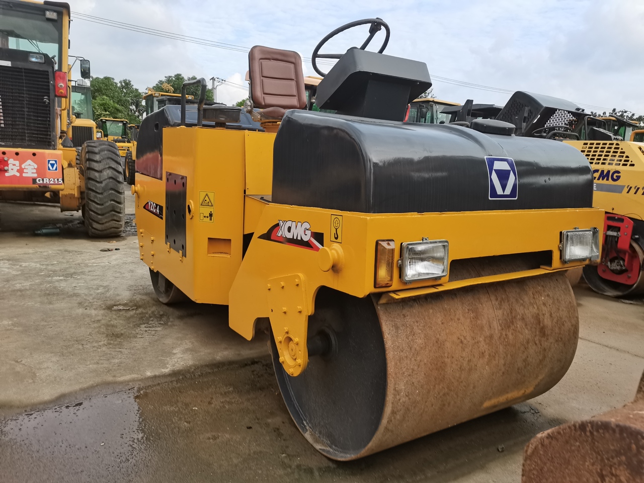 XCMG YZC4 - Henger: 2 kép. XCMG YZC4 - Henger: 2 kép.