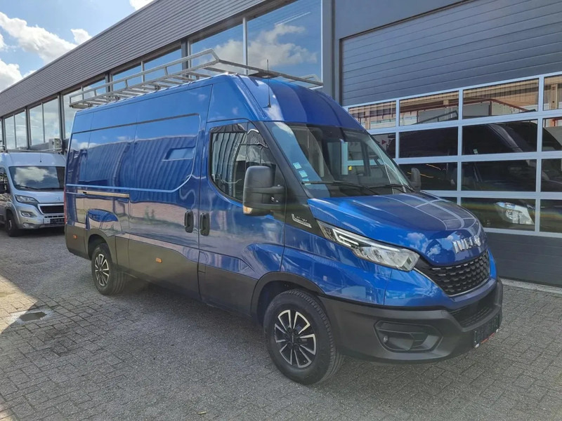 Iveco Daily 35S16 HI-MATIC 2.3 L2H2/ Airco/ Navi/ LED/ Matrix - Furgon: 1 kép. Iveco Daily 35S16 HI-MATIC 2.3 L2H2/ Airco/ Navi/ LED/ Matrix - Furgon: 1 kép.