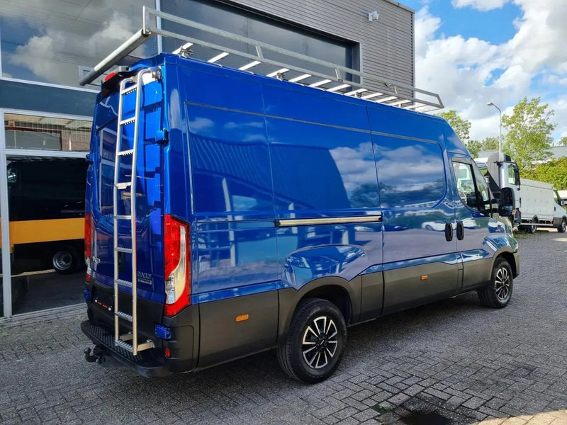 Iveco Daily 35S16 HI-MATIC 2.3 L2H2/ Airco/ Navi/ LED/ Matrix - Furgon: 2 kép. Iveco Daily 35S16 HI-MATIC 2.3 L2H2/ Airco/ Navi/ LED/ Matrix - Furgon: 2 kép.