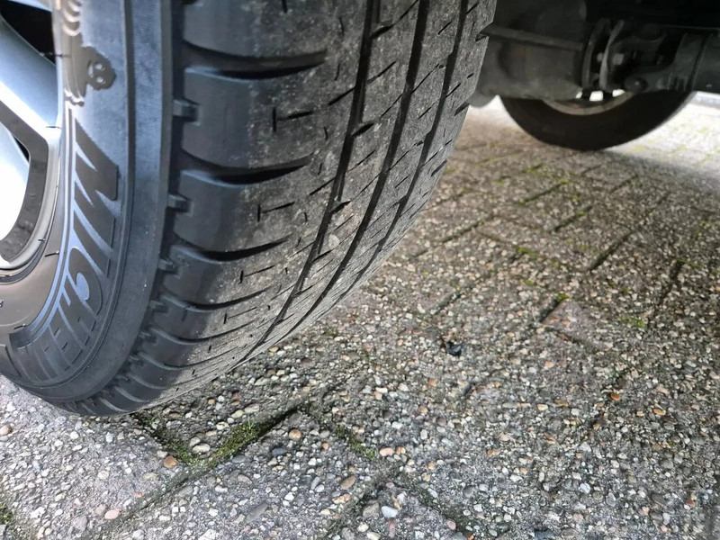 Dobozos kisteherautó Iveco Daily 35S18 3.0D Koffer/ Xenon/ Airco: 19 kép.