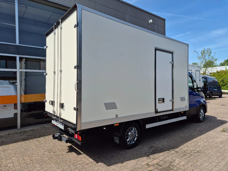 Iveco Daily 35S18 3.0D Koffer/ Xenon/ Airco - Dobozos kisteherautó: 3 kép. Iveco Daily 35S18 3.0D Koffer/ Xenon/ Airco - Dobozos kisteherautó: 3 kép.