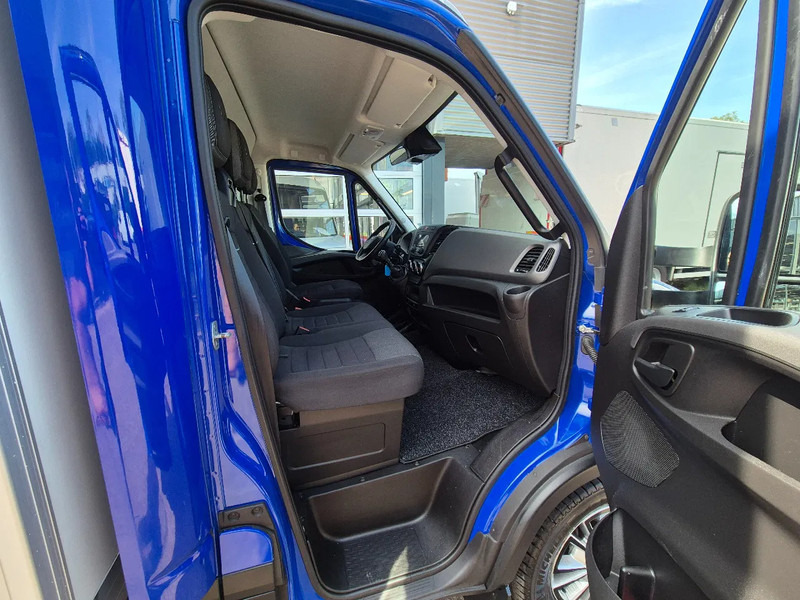 Dobozos kisteherautó Iveco Daily 35S18 3.0D Koffer/ Xenon/ Airco: 9 kép.