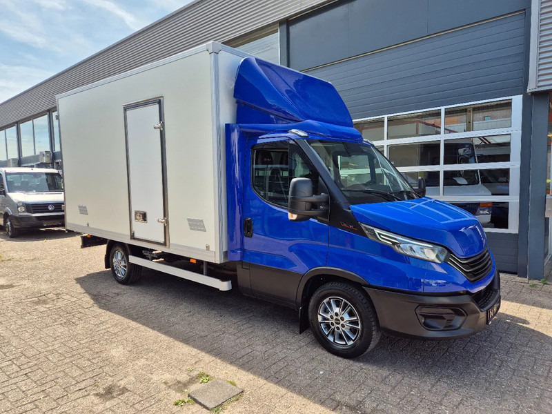 Iveco Daily 35S18 3.0D Koffer/ Xenon/ Airco - Dobozos kisteherautó: 1 kép. Iveco Daily 35S18 3.0D Koffer/ Xenon/ Airco - Dobozos kisteherautó: 1 kép.