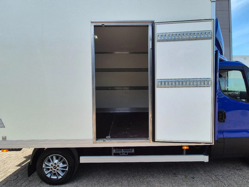 Dobozos kisteherautó Iveco Daily 35S18 3.0D Koffer/ Xenon/ Airco: 12 kép.