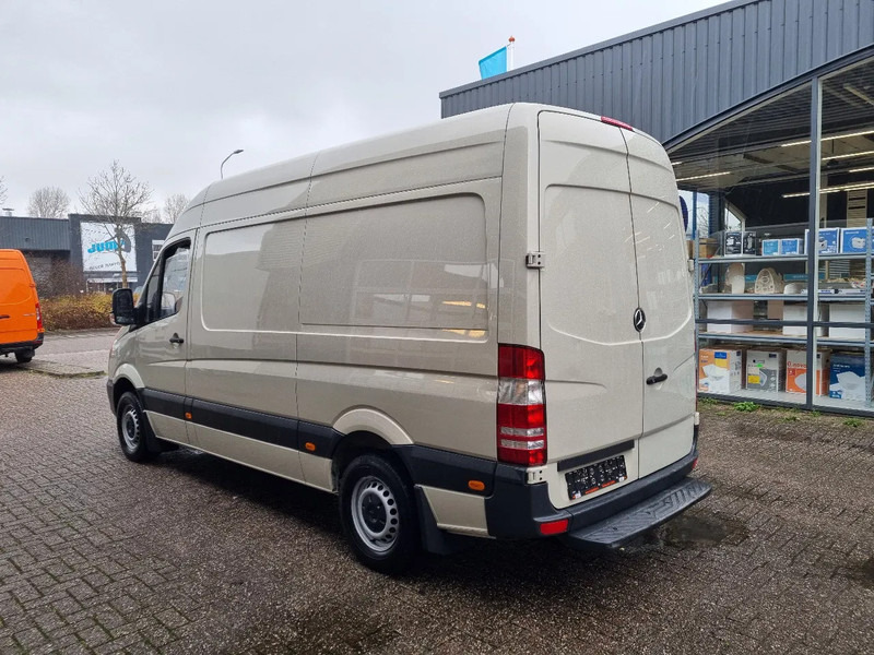 Mercedes-Benz Sprinter 311 CDI L2H2 EURO 6 2.2 CDI RWD - Furgon: 5 kép. Mercedes-Benz Sprinter 311 CDI L2H2 EURO 6 2.2 CDI RWD - Furgon: 5 kép.