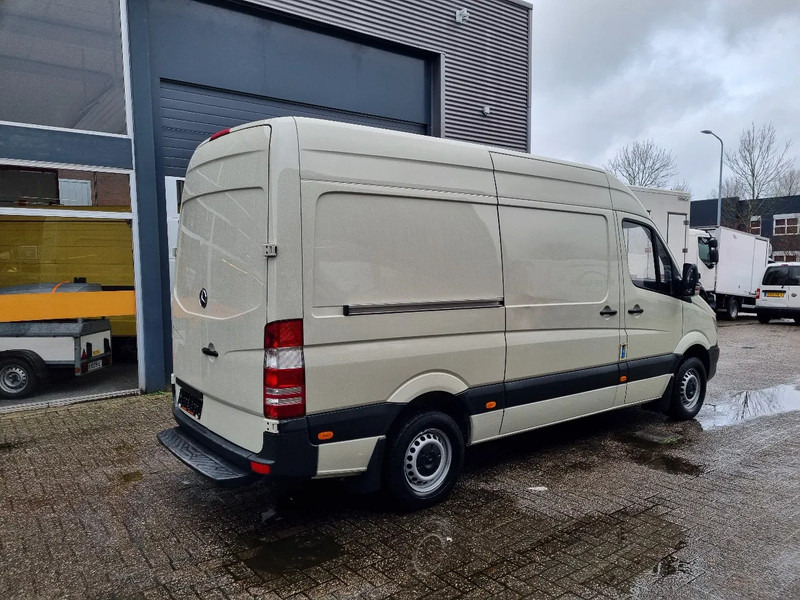Mercedes-Benz Sprinter 311 CDI L2H2 EURO 6 2.2 CDI RWD - Furgon: 2 kép. Mercedes-Benz Sprinter 311 CDI L2H2 EURO 6 2.2 CDI RWD - Furgon: 2 kép.