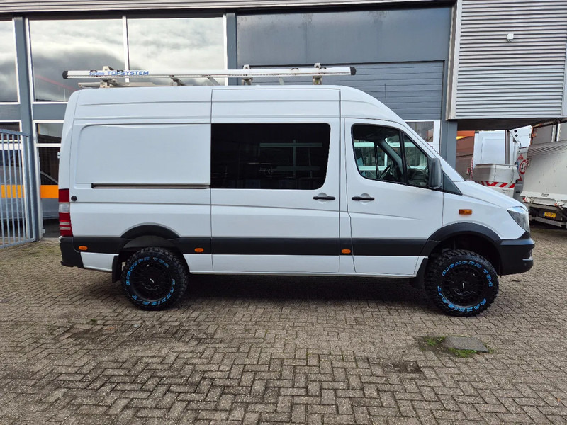 Mercedes-Benz Sprinter 314 CDI 4X4 Offroad/ Doka/ L2H2/ Airco/ Navi - Furgon: 2 kép. Mercedes-Benz Sprinter 314 CDI 4X4 Offroad/ Doka/ L2H2/ Airco/ Navi - Furgon: 2 kép.