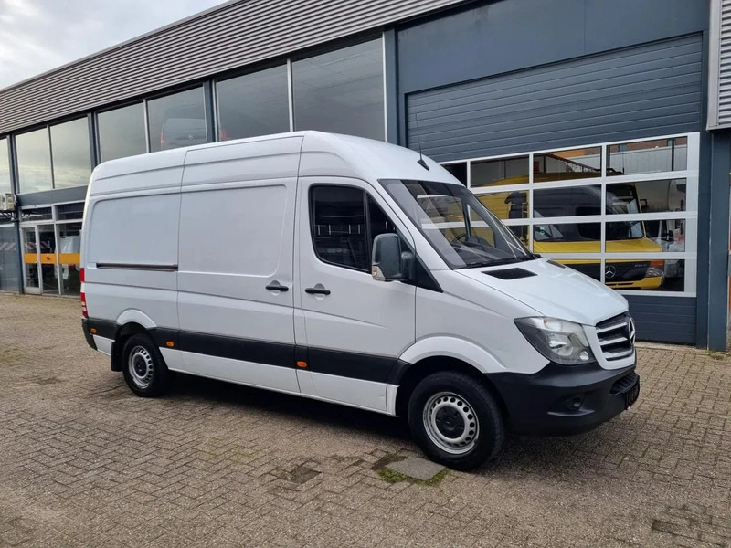 Mercedes-Benz Sprinter 314 CDI/ L2H2/ Aut./ Airco/ Camera/ Navi - Furgon: 1 kép. Mercedes-Benz Sprinter 314 CDI/ L2H2/ Aut./ Airco/ Camera/ Navi - Furgon: 1 kép.