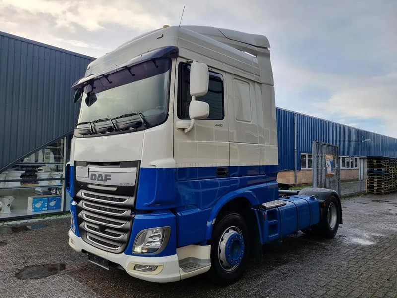 DAF XF 106.440 EURO 6/ Intarder/ Webasto/ ADR / Klima - Nyergesvontató: 4 kép. DAF XF 106.440 EURO 6/ Intarder/ Webasto/ ADR / Klima - Nyergesvontató: 4 kép.