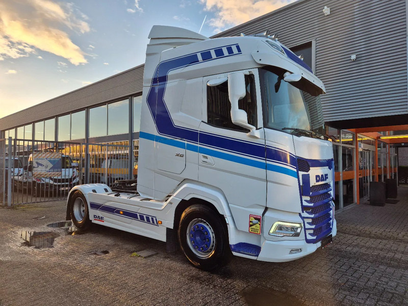 DAF XG 530/ 2022/ Retarder/ LED/ Park Airco/ Navi/ Full option - Nyergesvontató: 1 kép. DAF XG 530/ 2022/ Retarder/ LED/ Park Airco/ Navi/ Full option - Nyergesvontató: 1 kép.