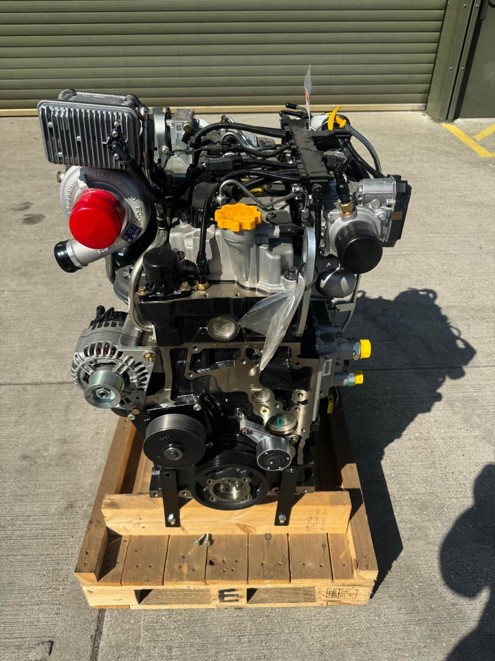 JCB 444 81kW 24V Tier 4 Turbo Engine - Motor: 2 kép. JCB 444 81kW 24V Tier 4 Turbo Engine - Motor: 2 kép.