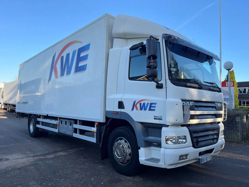 DAF CF 85.380 4x2 Box - Dobozos felépítményű teherautó: 2 kép. DAF CF 85.380 4x2 Box - Dobozos felépítményű teherautó: 2 kép.