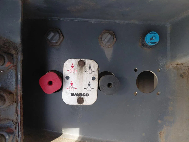 Platós félpótkocsi Kwb 4 AXLE HOLLAND TRAILER 41180 KG LOADING CAPACITY: 9 kép. Platós félpótkocsi Kwb 4 AXLE HOLLAND TRAILER 41180 KG LOADING CAPACITY: 9 kép.