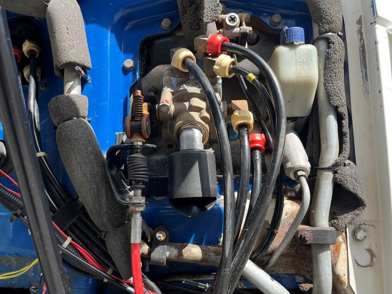 MAN 35.372 35 302 8X6 KIPPER MANUAL ZF GEARBOX FULL STEEL SPRING - Billenőplatós teherautó: 3 kép. MAN 35.372 35 302 8X6 KIPPER MANUAL ZF GEARBOX FULL STEEL SPRING - Billenőplatós teherautó: 3 kép.