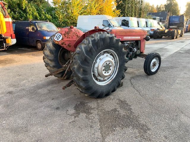 Massey Ferguson 65 / ebro - Traktor: 2 kép. Massey Ferguson 65 / ebro - Traktor: 2 kép.